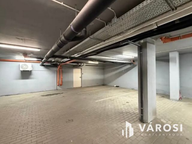 Parkolóhely KIADÓ Debrecen Belváros részben