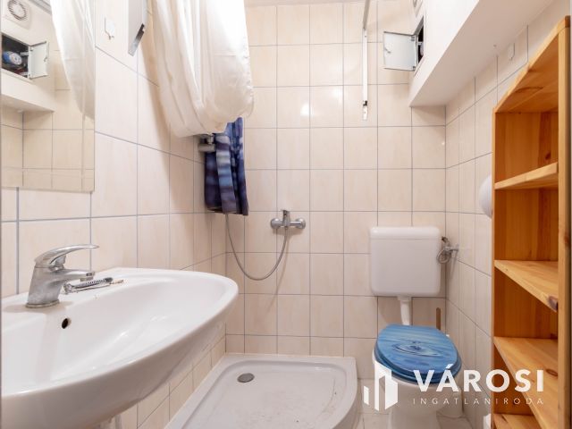 A Római-part közelében 25 m2-es, ablakos, alagsori lakás