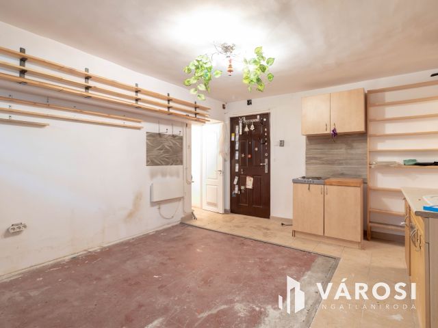 A Római-part közelében 25 m2-es, ablakos, alagsori lakás
