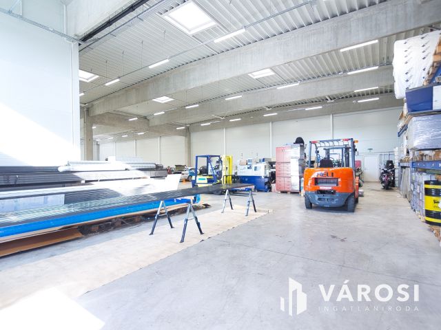 940 m2-es ipari csarnok + 300 m2-es szuper iroda kiadó