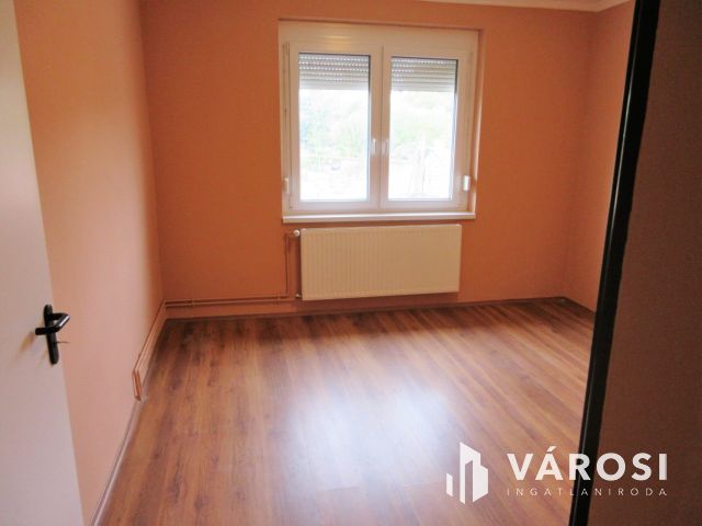 A teljesség igényével felújított családi ház a Rómahegyen!