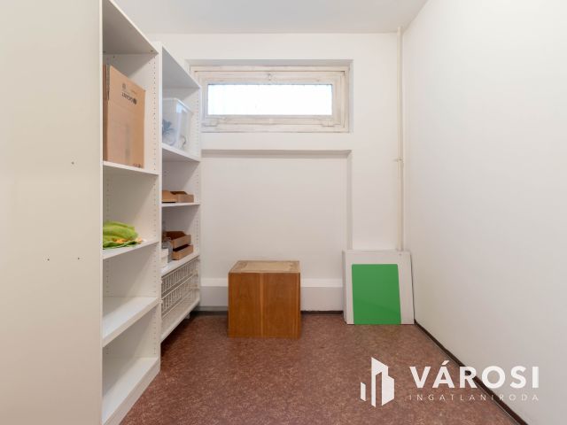 Utcafronti, kirakatos, 55 m2-es üzlet a Béke utca közelében