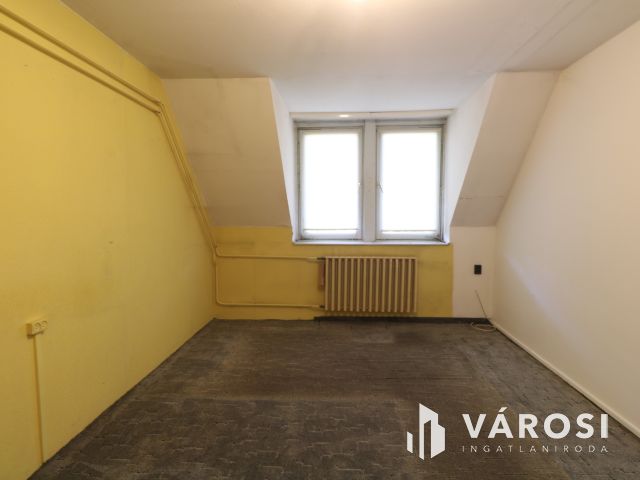 Vásárhely belvárosában, 2 generációs családi ház.